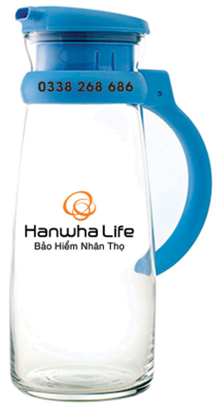 Bình thủy tinh Ocean - Maison với dung tích 1,045ml, thân tròn, bầu, miệng trhu gọn, chất thủy tinh trong suốt như pha lê, kết hợp quai và nắp mầu xanh dương tạo lên sự hiện đại, trẻ trung và thanh lịch
