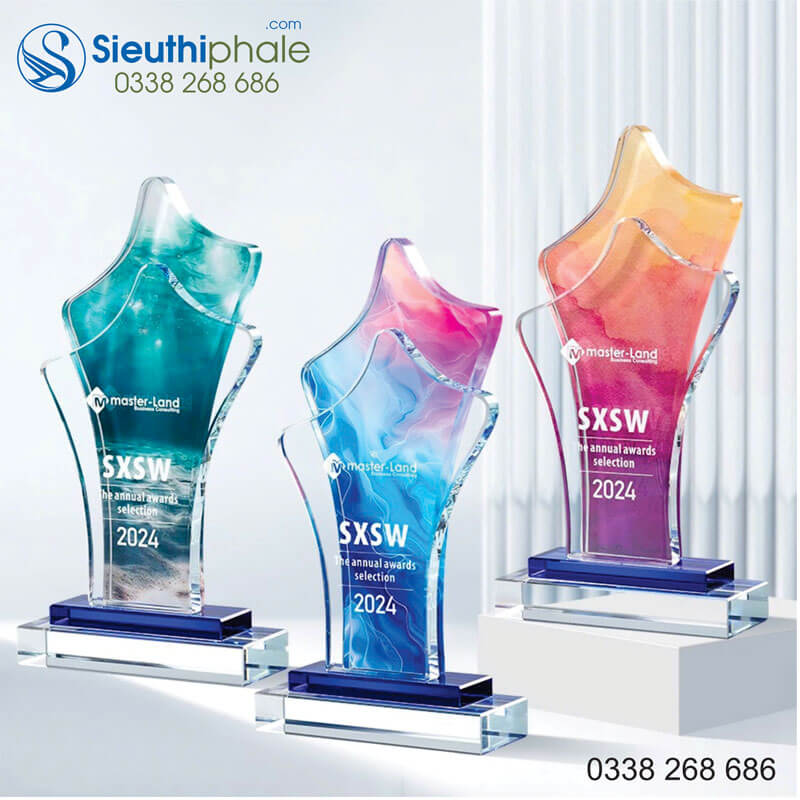 Cúp pha lê kỷ niệm chương giá rẻ, thiết kế tinh tế, trẻ trung , thanh lịch, chất pha lê trong suốt, khắc chữ lên cúp pha lê đẹp, sắc nét