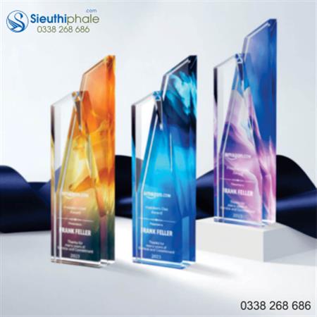 Làm cúp thủy tinh lưu niệm khắc chữ